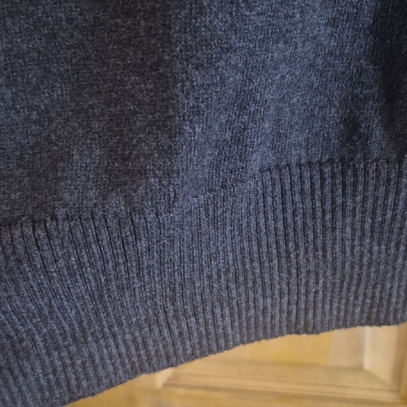 Old Navy Gray V-Neck Sweater Classic Knit Design Mens Size Large Coastal Staple - Picture 6 of 7